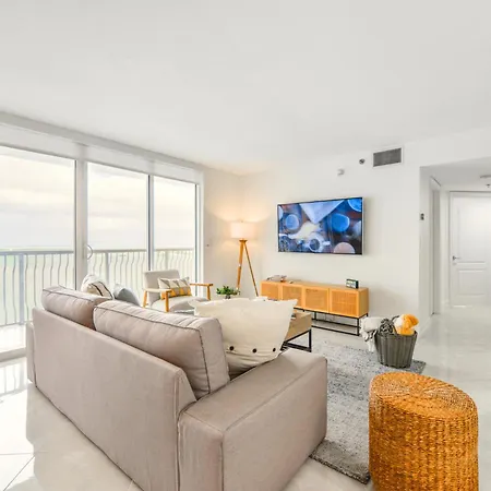 Open The Window And Enjoy The Sea Breeze At Exclusive Condo!